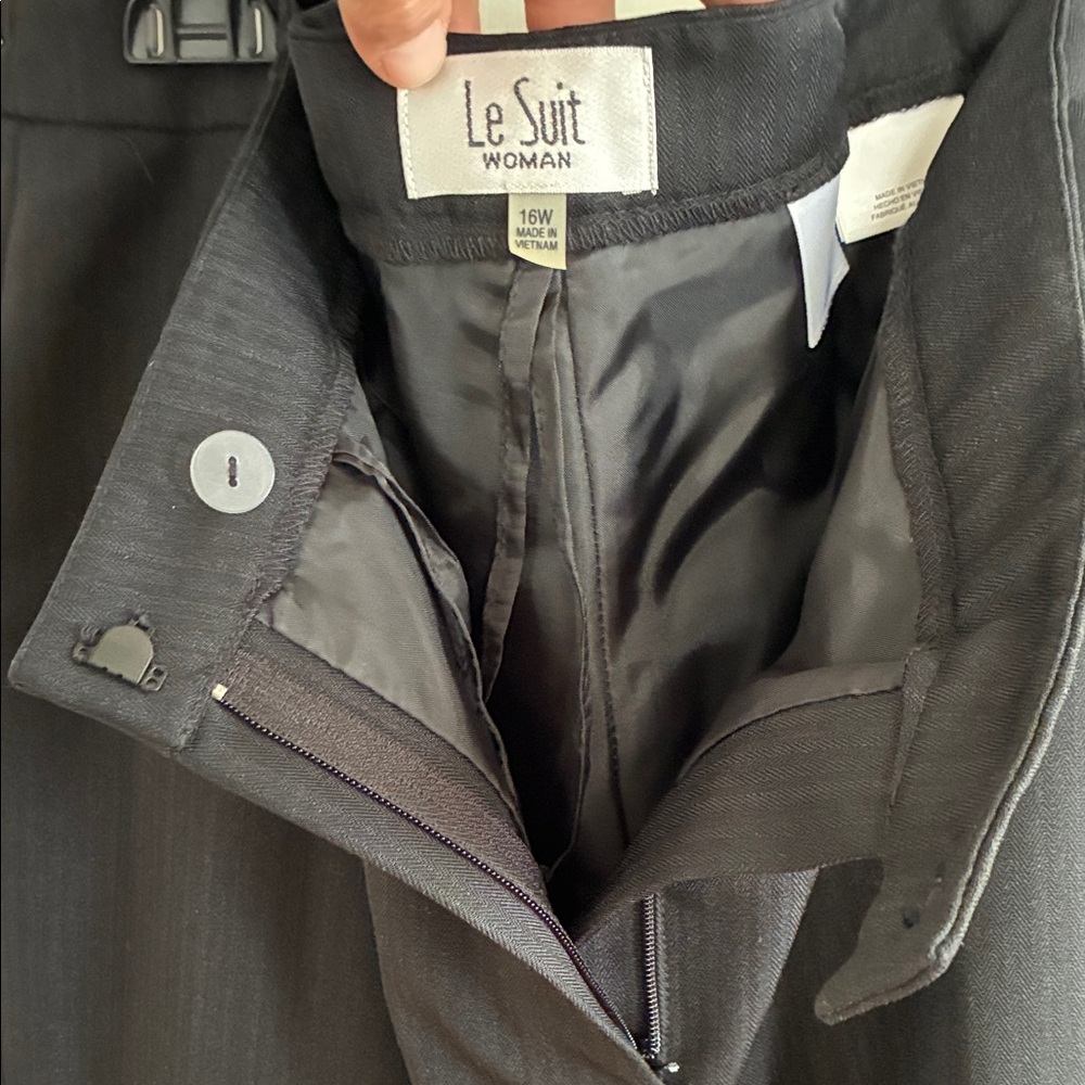 Le Suit Charcoal Gray Pantsuit - Picture 6 of 9